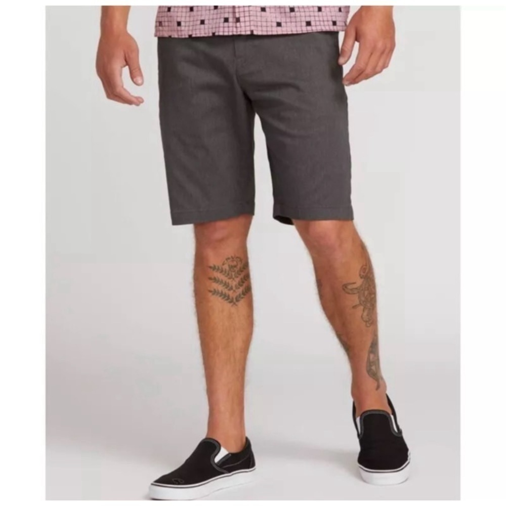 NWT VOLCOM Men’s Frickin’ Modern Stretch Grey Shorts